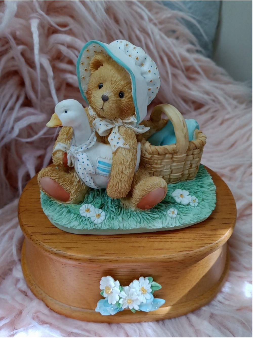 Cherished Teddies Musical plays "You Are The Wind Beneath My Wings Goose Daisy